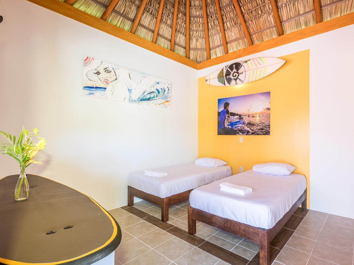 Ostello Experiencia Surf Camp Brisas de Zicatela Esterno foto